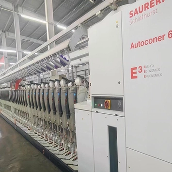 Закрученная швейная нить белая полиэфирная нить